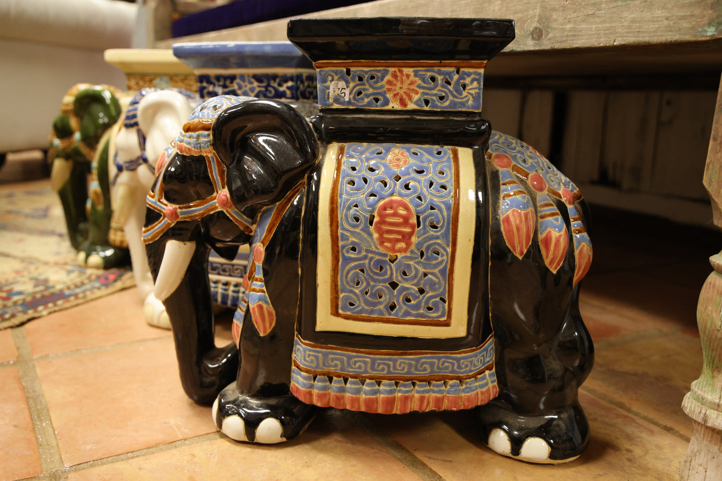 Mini Elephant side table(black)